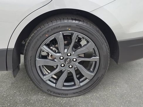 Used 2023 Chevrolet Equinox RS FWD image 32