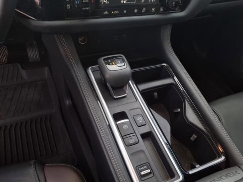 Used 2024 Nissan Pathfinder Platinum w/ Cargo Package image 8