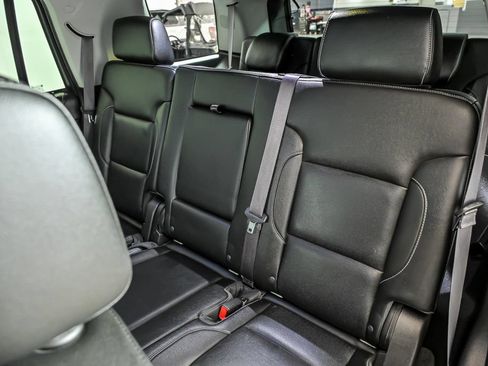 Used 2017 GMC Yukon SLT AWD/4WD image 16