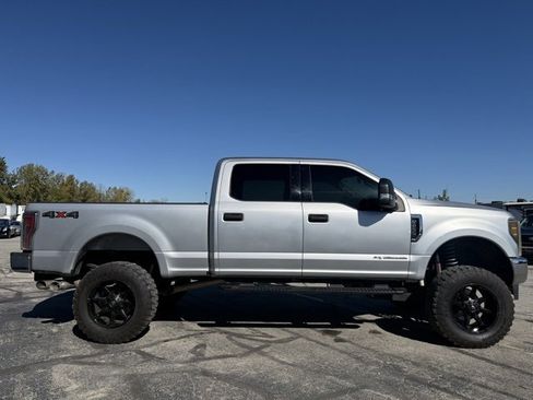 Used 2019 Ford F250 XLT image 2