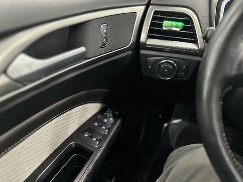 Used 2020 Ford Fusion SE w/ Equipment Group 151A image 25