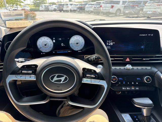 Used 2024 Hyundai Elantra SEL FWD image 14