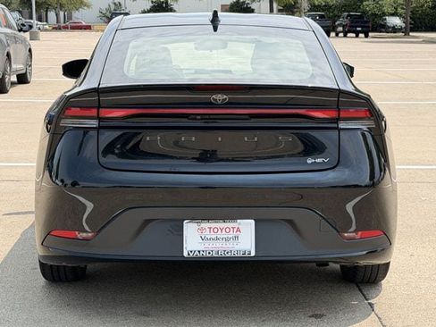 Used 2024 Toyota Prius LE FWD image 5