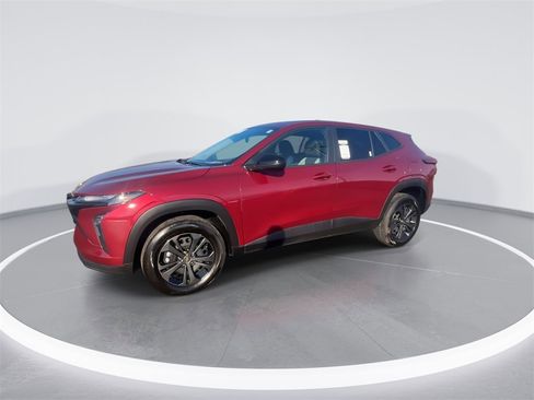 Used 2025 Chevrolet Trax LS image 5