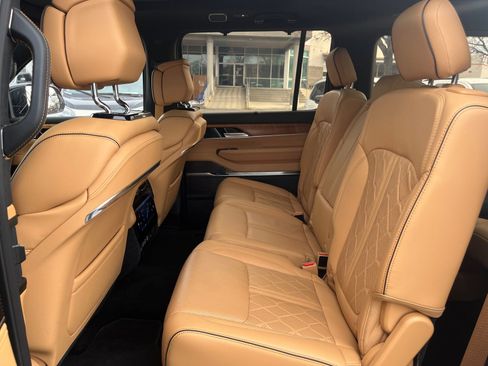 Used 2023 Jeep Grand Wagoneer Series III image 25