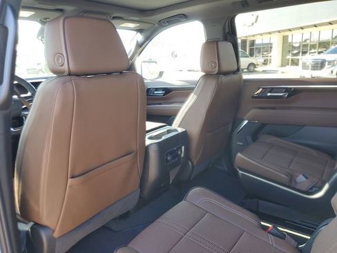 New 2026 Chevrolet Suburban High Country image 13