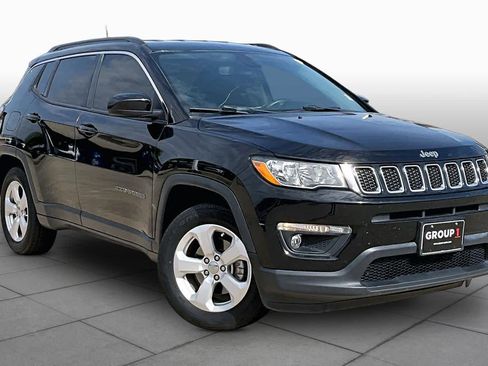 Used 2018 Jeep Compass Latitude FWD image 4