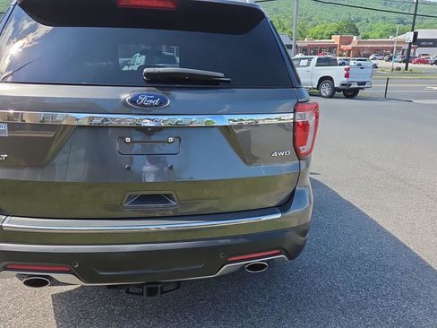 Used 2018 Ford Explorer XLT w/ Equipment Group 202A AWD/4WD image 4