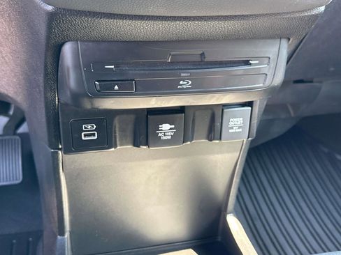 Used 2024 Honda Odyssey Elite image 8