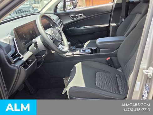 Used 2025 Kia Sportage LX FWD image 5