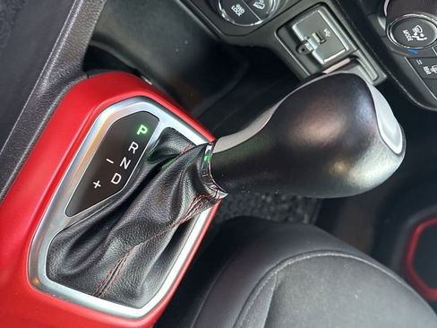 Used 2019 Jeep Renegade Trailhawk image 24