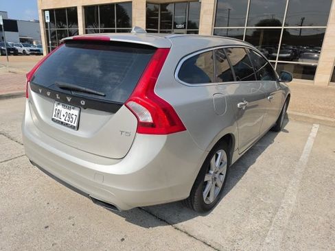 Used 2017 Volvo V60 T5 Premier w/ Convenience Package FWD image 3