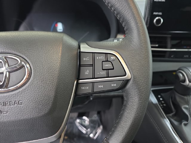Used 2025 Toyota Sienna XLE FWD image 15