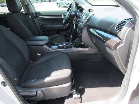 Used 2014 Kia Sorento LX AWD/4WD image 10
