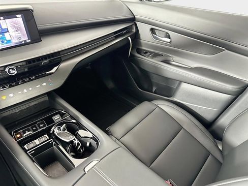 Certified 2025 Nissan Murano SV image 23