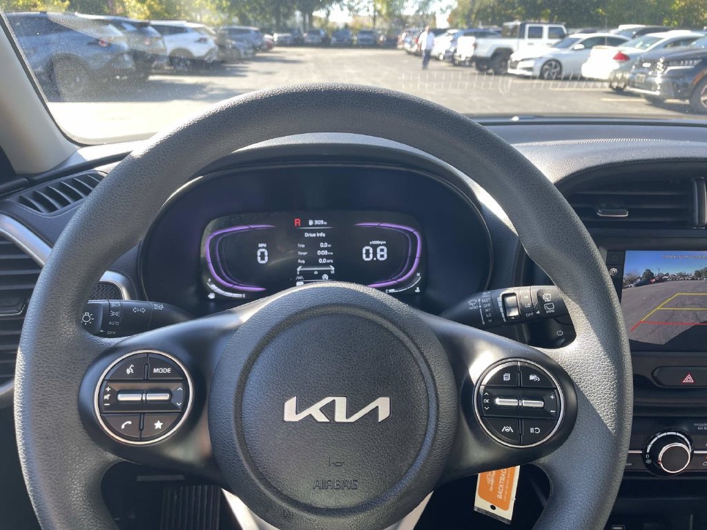 Used 2025 Kia Soul LX FWD image 26