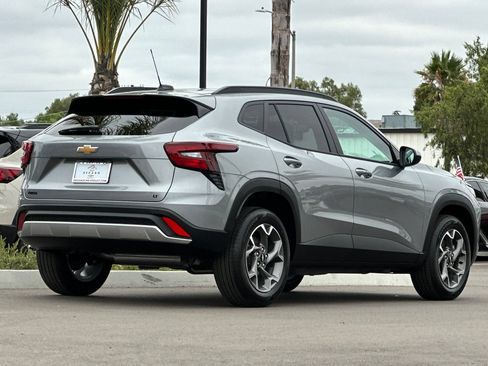 New 2026 Chevrolet Trax LT w/ Driver Confidence Package FWD image 4