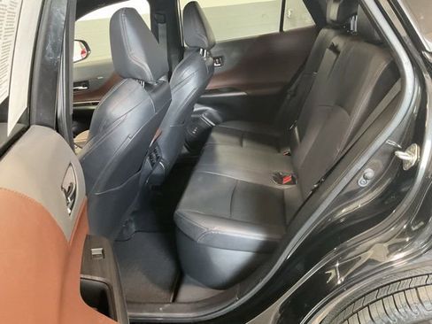 Used 2023 Toyota Venza Limited image 18