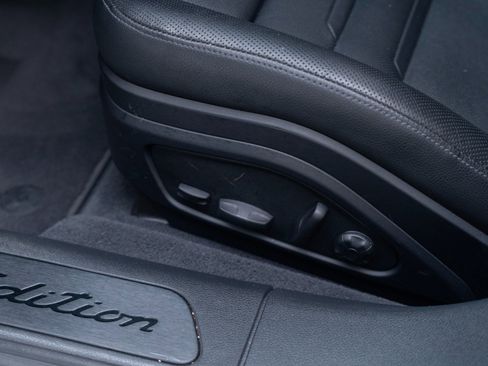 Certified 2023 Porsche Panamera Platinum Edition image 15