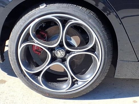 New 2025 Alfa Romeo Giulia w/ Veloce Package Rwd image 6