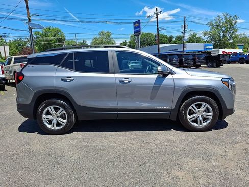 Used 2023 GMC Terrain SLE w/ Driver Convenience Package AWD/4WD image 9