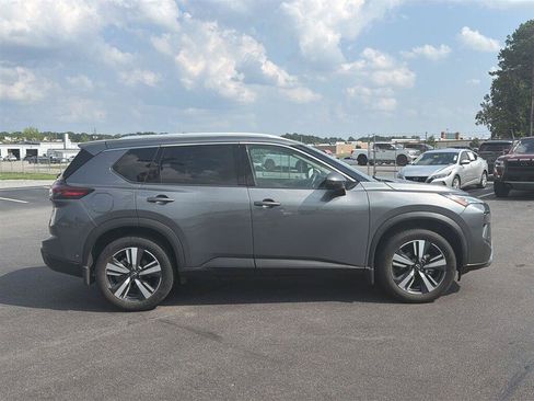 Used 2024 Nissan Rogue SL w/ SL Premium Package FWD image 2