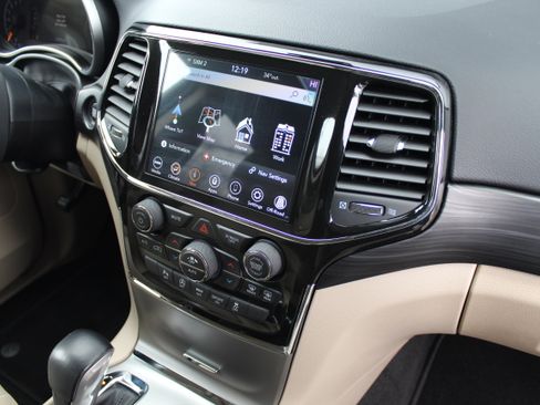 Certified 2022 Jeep Grand Cherokee Laredo E image 19