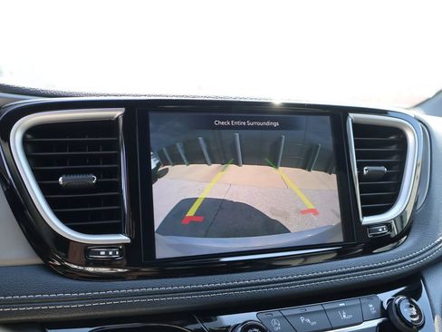 New 2027 Chrysler Pacifica Select FWD image 33