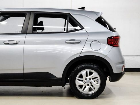 Used 2021 Hyundai Venue SE image 13