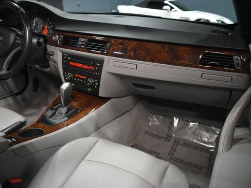 Used 2008 BMW 335i Convertible w/ Cold Weather Pkg image 22