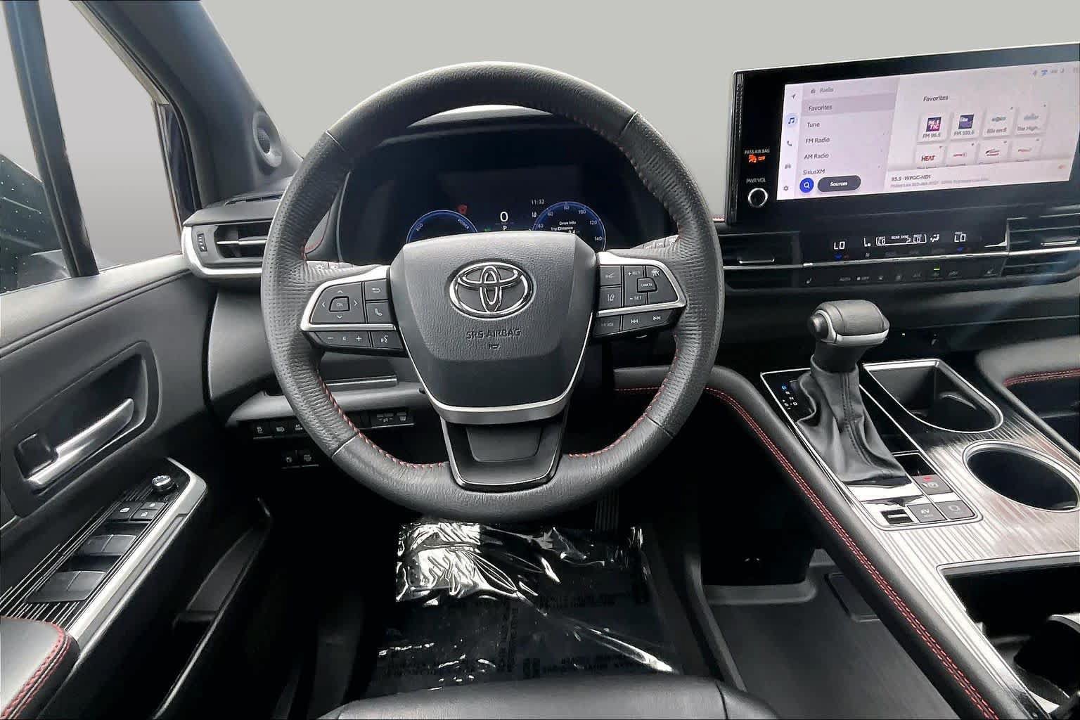 Used 2025 Toyota Sienna XSE w/ XSE Plus Package AWD/4WD image 6