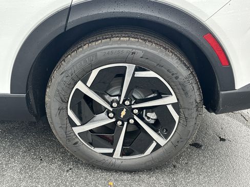 New 2026 Chevrolet Equinox EV LT image 19