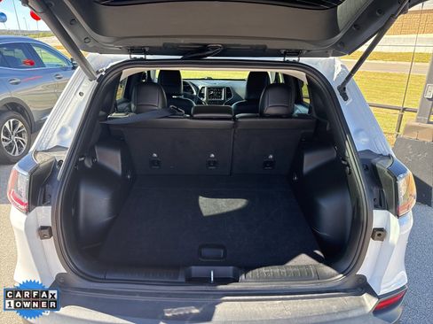 Used 2023 Jeep Cherokee Altitude Lux image 24