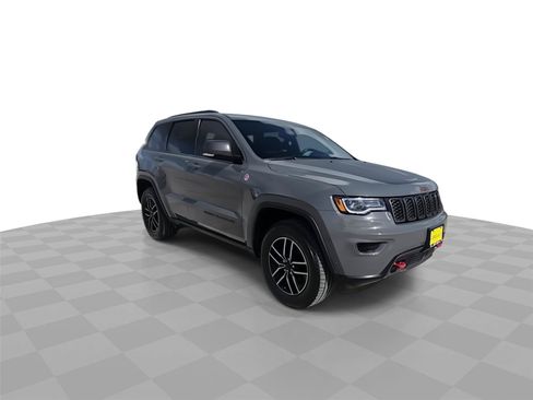 Used 2020 Jeep Grand Cherokee Trailhawk w/ Premium Lighting Group AWD/4WD image 2