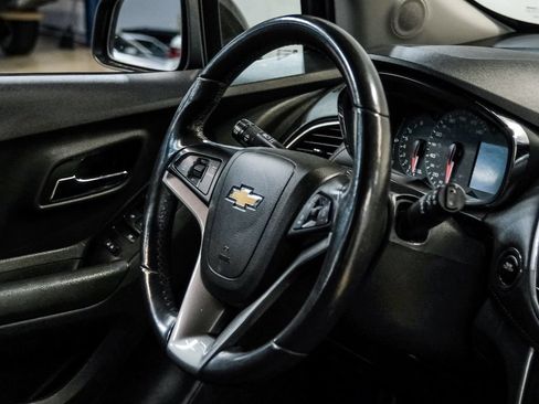 Used 2022 Chevrolet Trax LT w/ LT Convenience Package AWD/4WD image 14