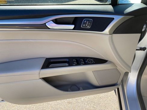 Used 2019 Ford Fusion SEL image 11