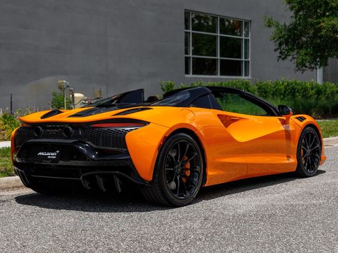 Used 2025 McLaren Artura Spider RWD image 14