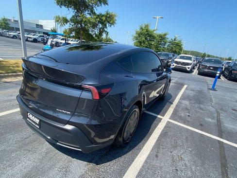 Used 2026 Tesla Model Y AWD image 7
