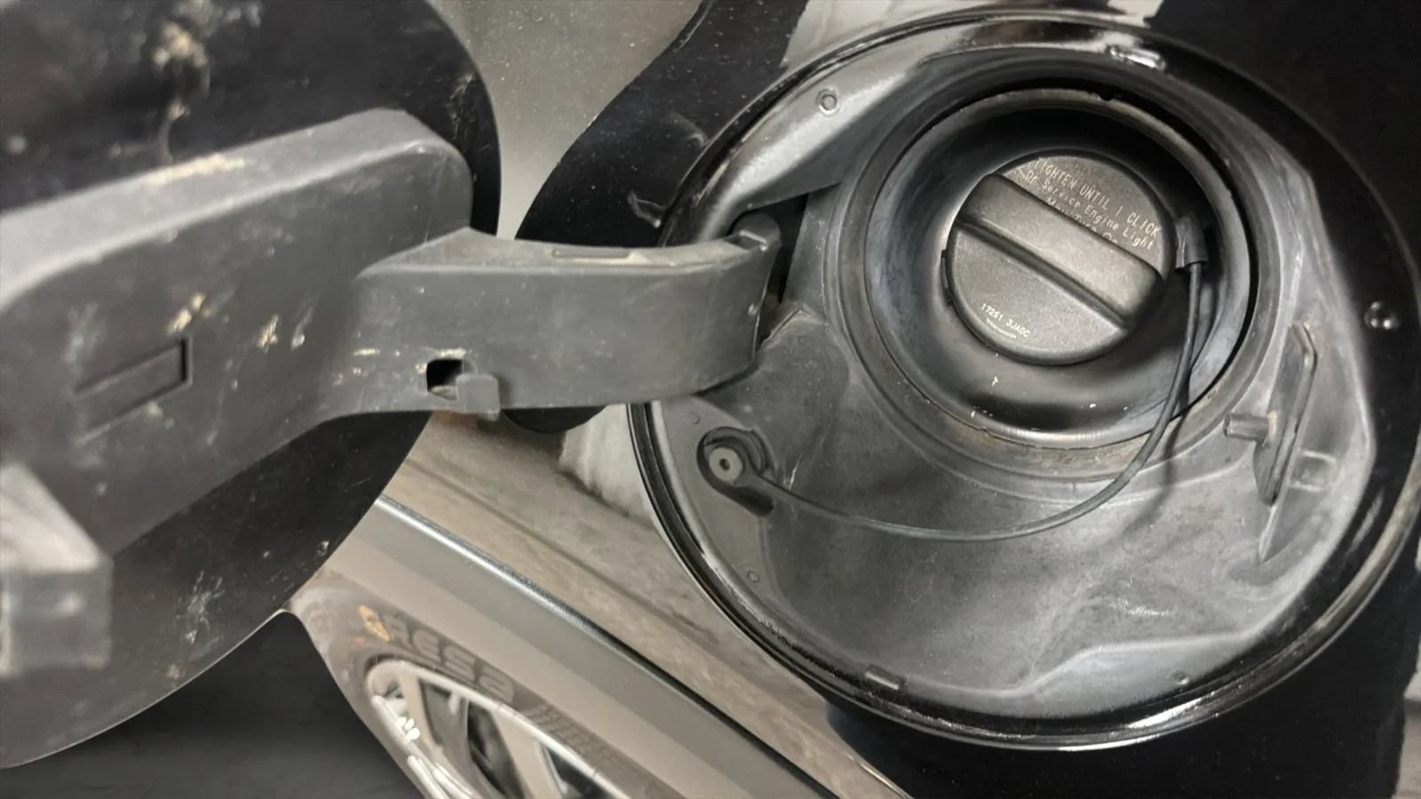 Used 2018 Nissan Kicks S FWD image 28