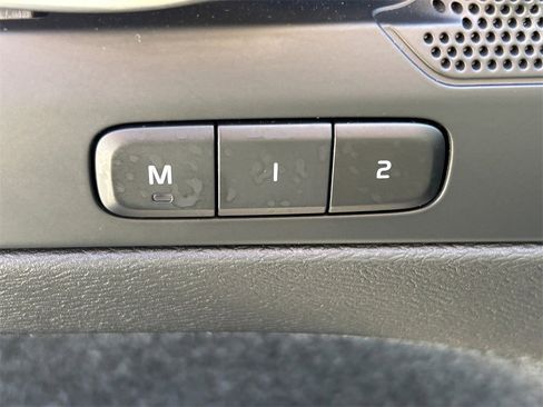 Used 2025 Volvo XC40 B5 Core w/ Protection Package Premier image 23