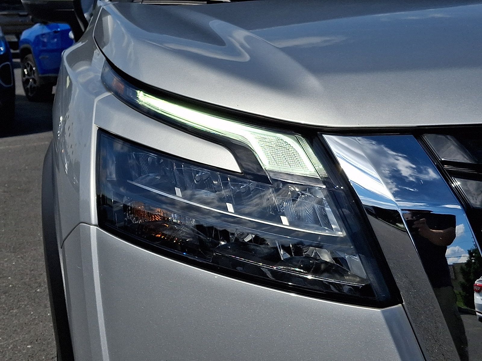 Certified 2024 Nissan Pathfinder SV AWD/4WD image 9