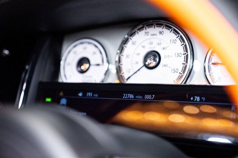 Used 2019 Rolls-Royce Dawn RWD image 23