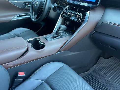 Used 2023 Toyota Venza Limited image 20