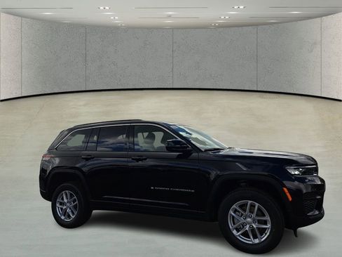 New 2026 Jeep Grand Cherokee Laredo RWD image 3