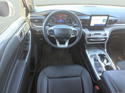 Used 2024 Ford Explorer XLT w/ Equipment Group 202A image 17
