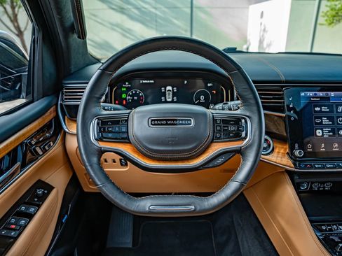Used 2023 Jeep Grand Wagoneer Series III AWD/4WD image 23