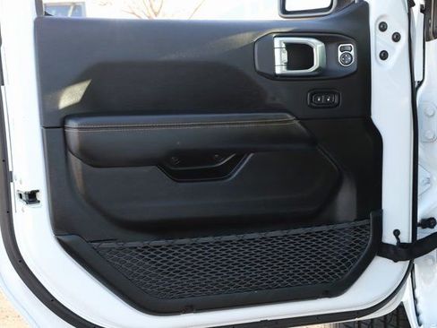 Used 2025 Jeep Wrangler Sahara image 17