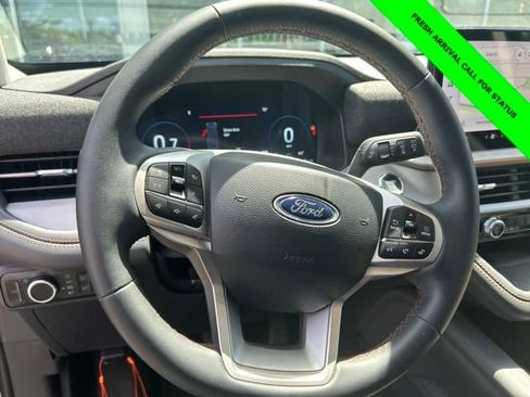 Used 2025 Ford Explorer Active AWD/4WD image 27