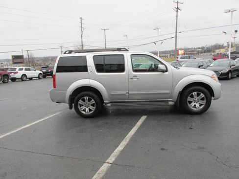 Used 2010 Nissan Pathfinder SE w/ SE Premium Journey Pkg AWD/4WD image 6
