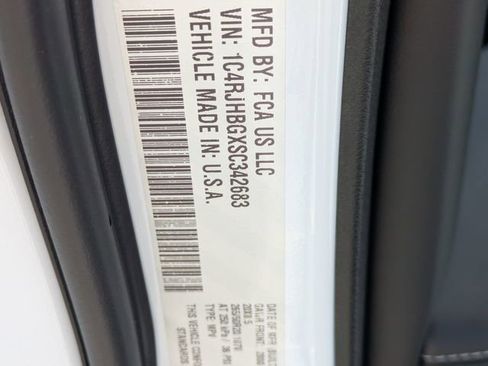 New 2025 Jeep Grand Cherokee Limited w/ Luxury Tech Group II AWD/4WD image 31